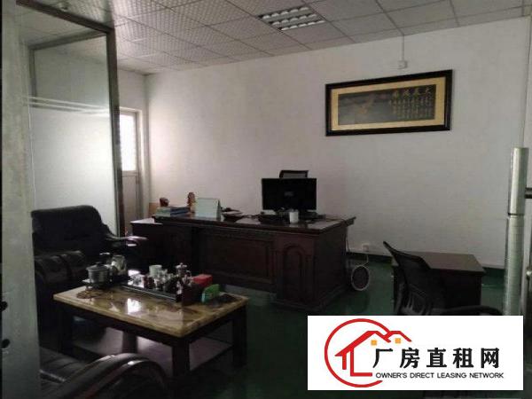 
		碧岭独院分租一楼985平出租，原房东厂房，面积实在
	