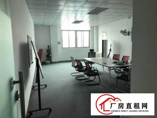 
		出租！坪山碧岭宇恒工业园原房东二楼1100平，带简装可分租
	