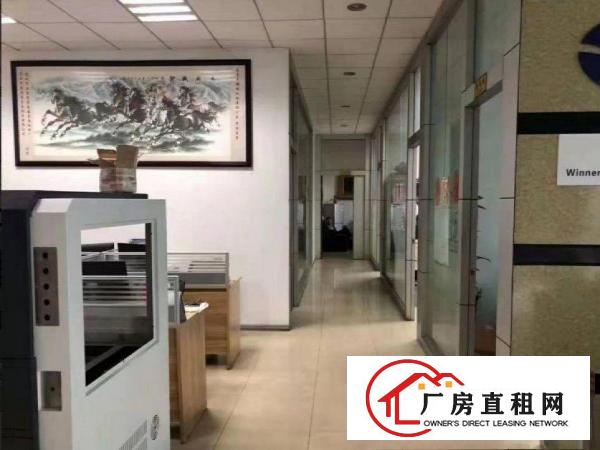 
		惠阳新墟主干道旁工业园内楼上800平带豪华装修厂房出租
	