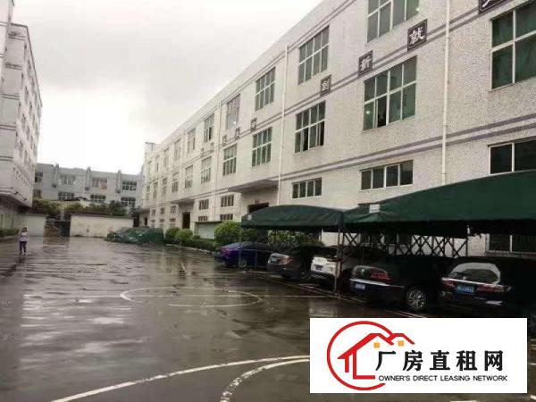
		秋长白石现成家具厂房出租总面积33000平方
	