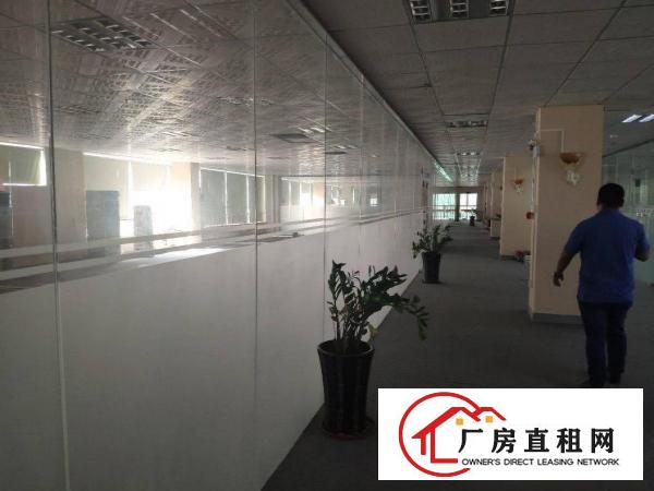 
		三和开发区原房东无公摊有证件28000平方厂房3万空地出租
	