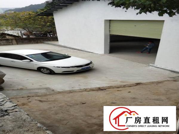 
		火车西站附近1100平米独院厂房出租
	