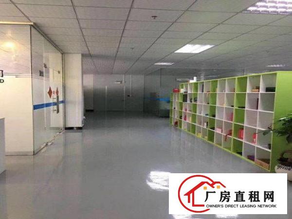 
		三栋数码园标准厂房一二三层7500平方含税价出租
	