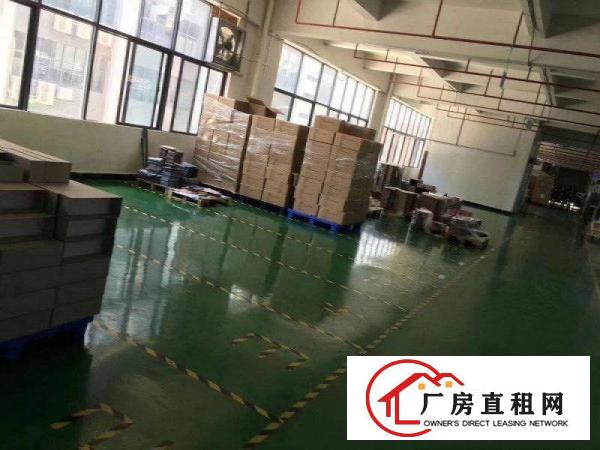 
		三栋数码园标准厂房一二三层7500平方含税价出租
	