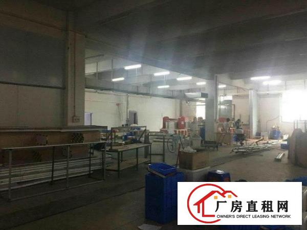 
		三栋镇工业园一楼2400平米厂房出租靠路边有红本
	