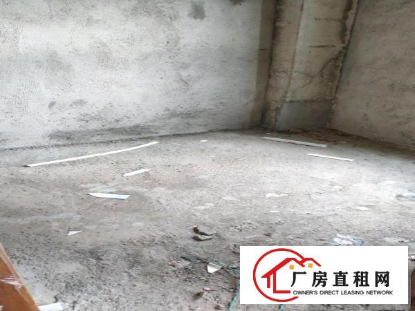 
		平山城区三联红绿灯外厂房198平米，交通便利，
	