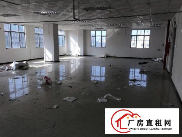  虎门镇北柵村小独院三层，2吨电梯，一楼5米高。