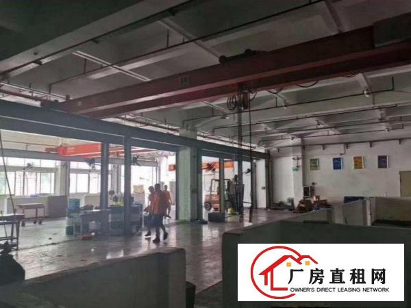  博涌新出1楼800平带行车办公室，车间水电齐全