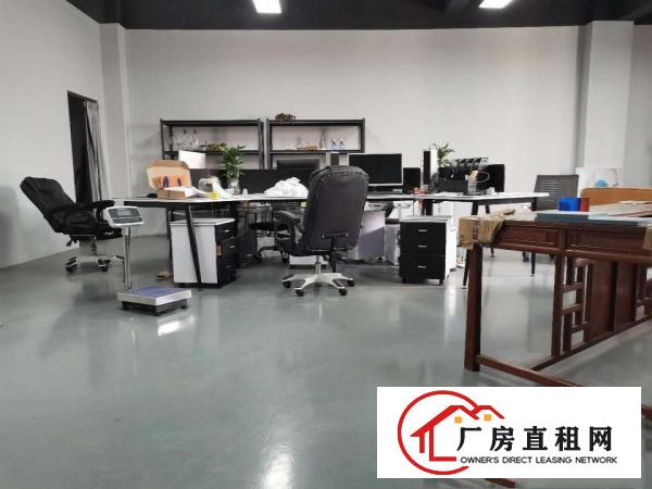  厂房靠近主干道附近，周边设施完善，交通方便，人流量大，易招工