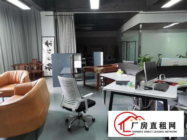 厂房靠近主干道附近，周边设施完善，交通方便，人流量大，易招工