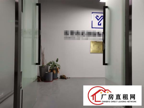  厂房靠近主干道附近，周边设施完善，交通方便，人流量大，易招工