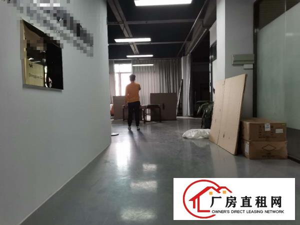  厂房靠近主干道附近，周边设施完善，交通方便，人流量大，易招工