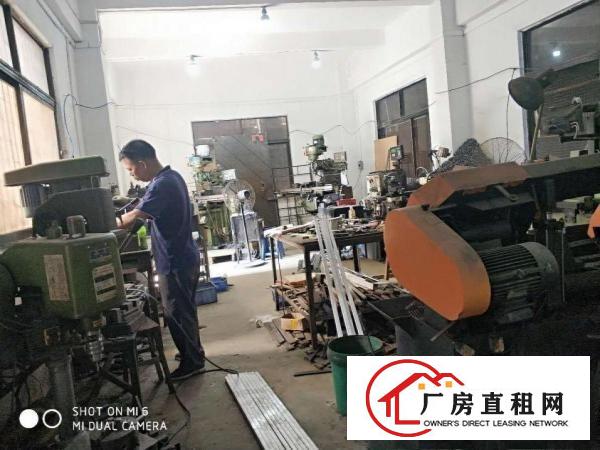  长安霄边500平厂房出租临界深圳松岗不堵车空地大