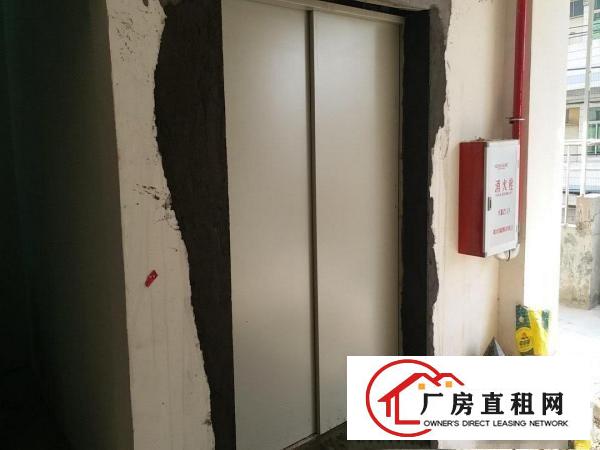 厦边楼上全新地平漆190平面积厂房招租