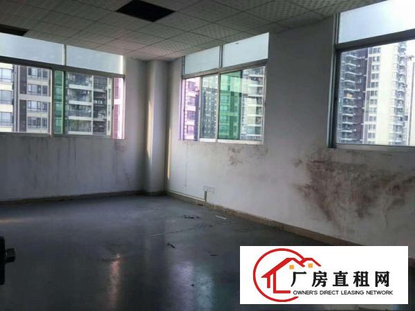  长安镇厦边新出原房东厂房400平方，带有豪华装修，水电齐全！