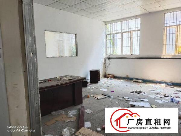  长安涌头标准厂房一楼780平方带牛角现成行车适合各行各业