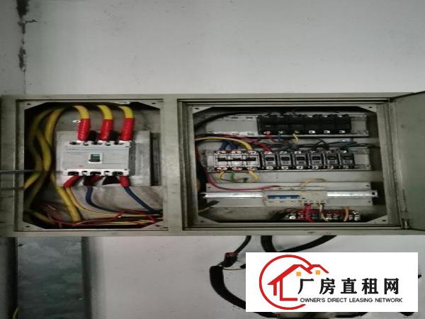  楼上1300平方，精装修，带2台航车