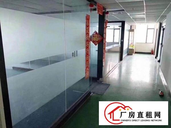  长安镇宵边新出楼上850平方，车间带有豪华装修，水电齐全。