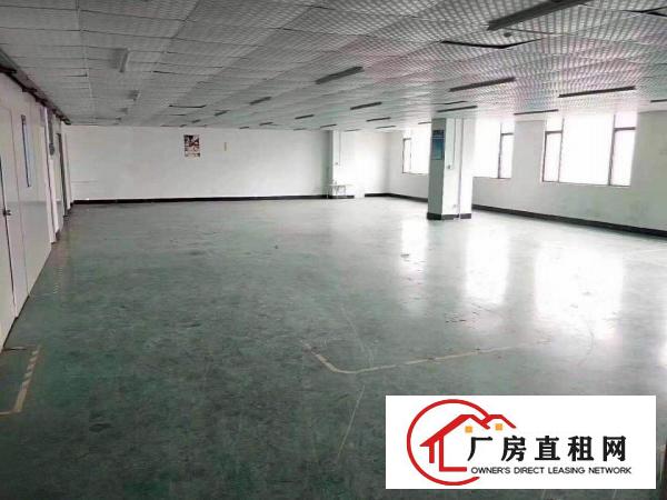  长安镇宵边新出楼上850平方，车间带有豪华装修，水电齐全。
