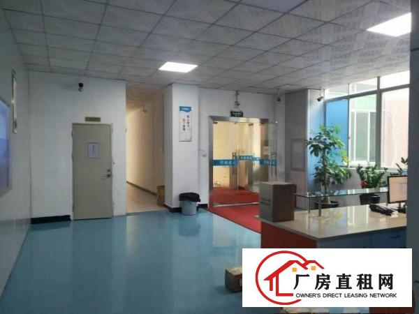  长安涌头实业客转租楼上400平方厂房，豪华装修，全新地坪漆