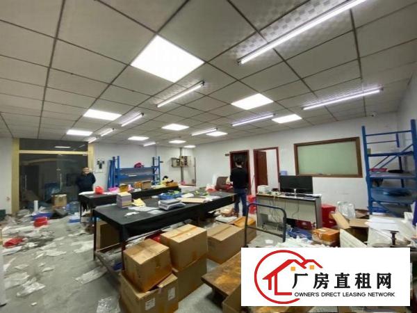  厂房刚搬走不用装修搬进来就可以生产。电梯两吨。空地400平。
