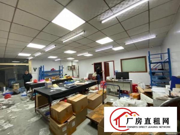  厂房刚搬走不用装修搬进来就可以生产。电梯两吨。空地400平。