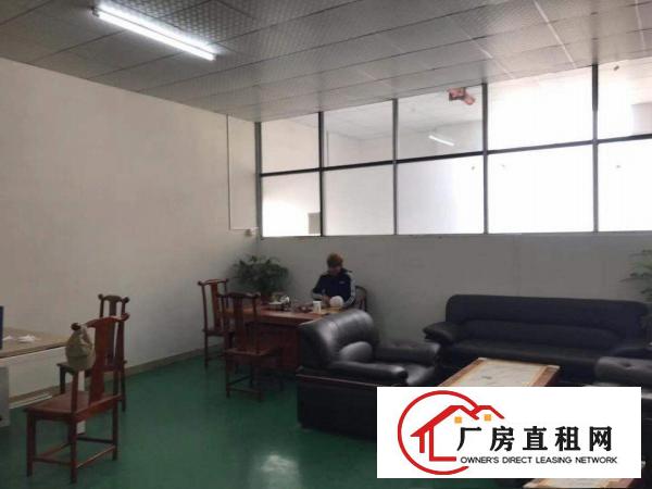  长安沙头社区，新出楼上350平带简装修，车间水电齐全