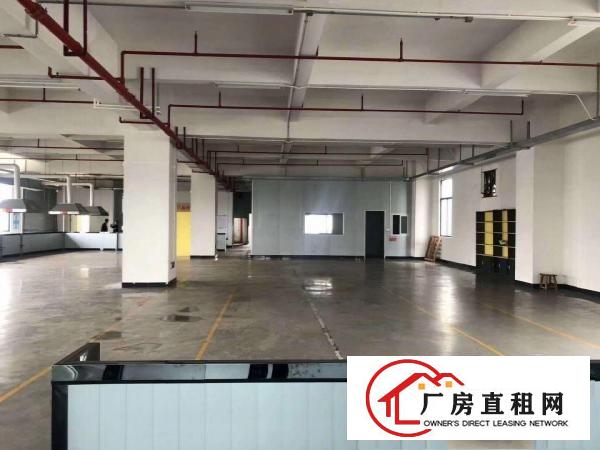  长安新出楼上1400平现成装修主车间空地大厂房出租