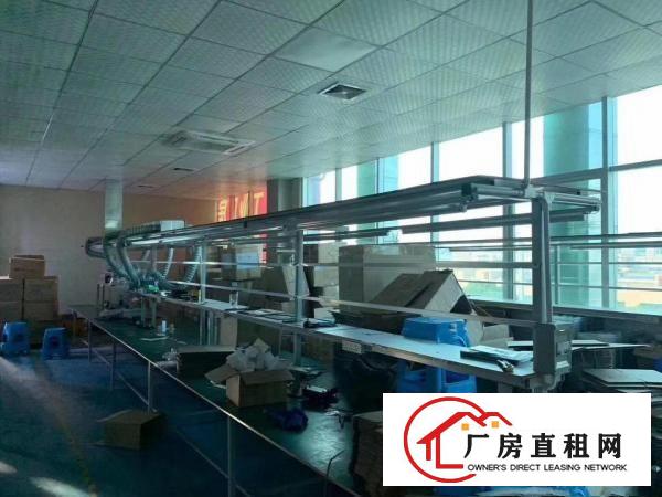  沿江高速入口1公里新出楼上600平方，豪华装修，水电齐全。