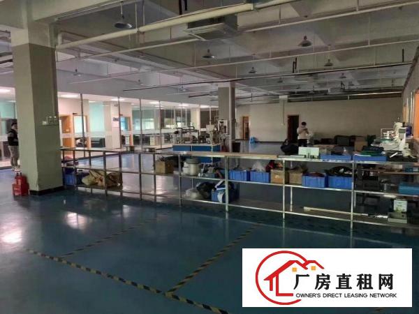  沿江高速入口1公里新出楼上600平方，豪华装修，水电齐全。