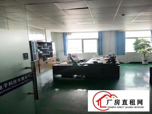  霄边新出楼上800平方带办公室装修厂房出租！