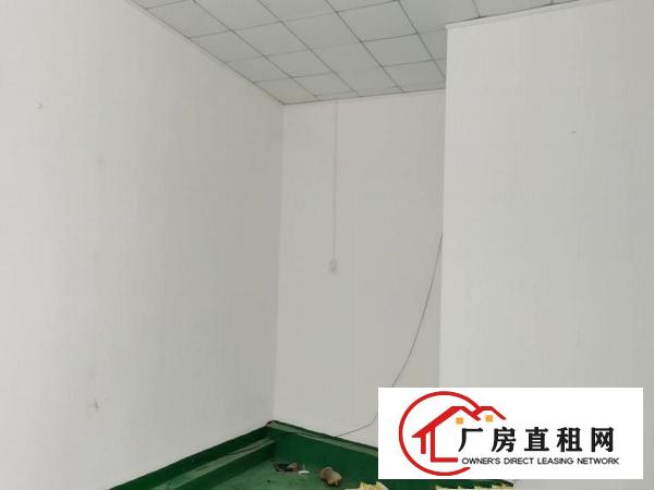  一楼240平方，有办公室，卫生间，主线