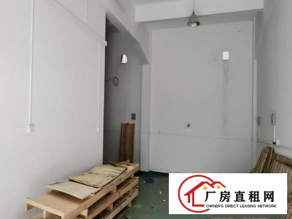  一楼240平方，有办公室，卫生间，主线