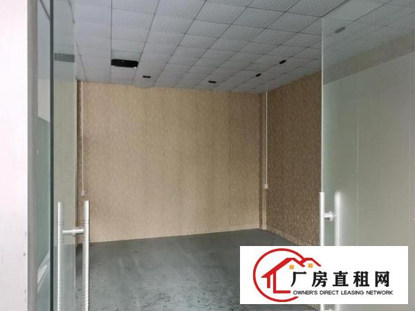  一楼240平方，有办公室，卫生间，主线