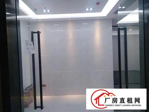  时代商业中心，位置好，交通方便。