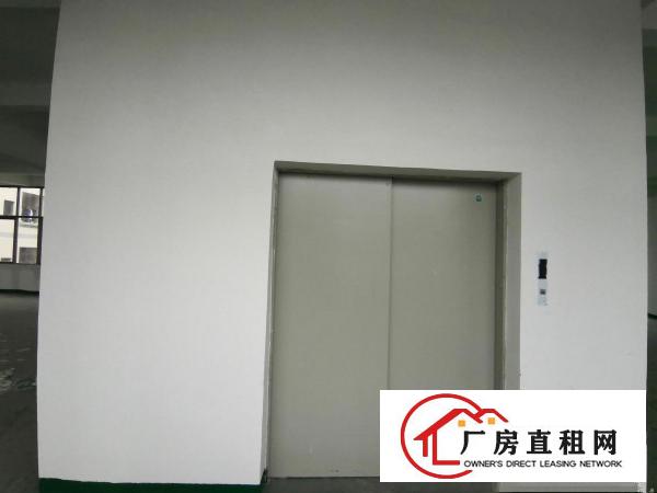  厚街白濠新出楼上800平全新厂房，交通便利，大车好进出