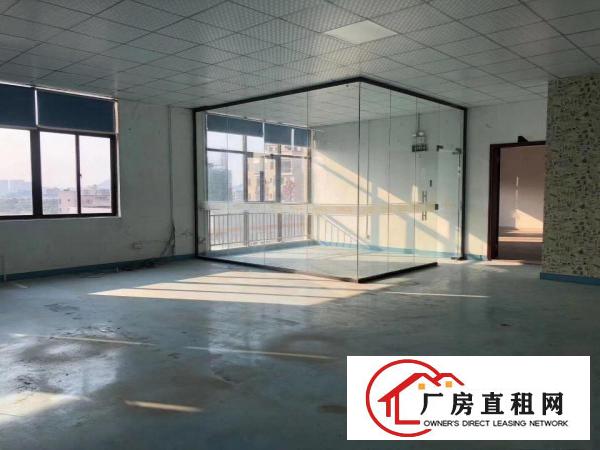  出租大岭山楼上现成装修2100平方,水电齐全,办公室装修