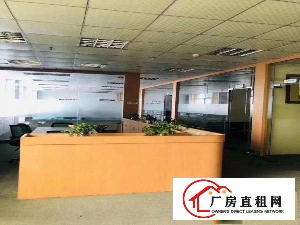  出租大岭山楼上现成装修2100平方,水电齐全,办公室装修