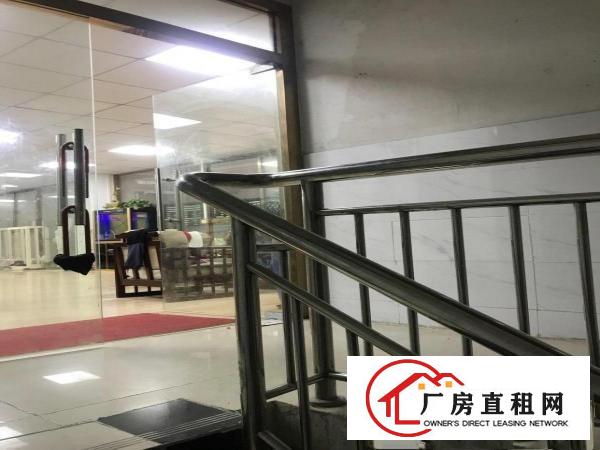  带电梯厂房出租，楼面全新，干净整洁
