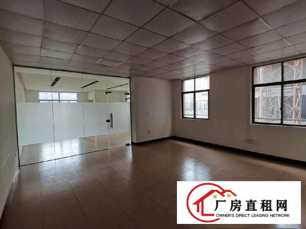  大朗水口三楼厂房出租，有三个现成办公室，水电齐全，即租即用