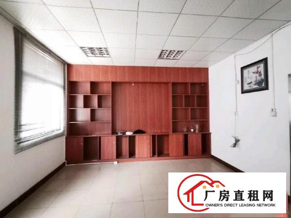  大朗水口三楼厂房出租，有三个现成办公室，水电齐全，即租即用