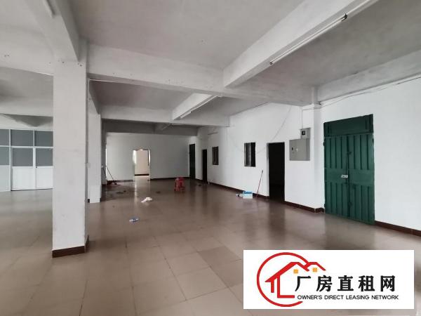  大朗水口三楼厂房出租，有三个现成办公室，水电齐全，即租即用