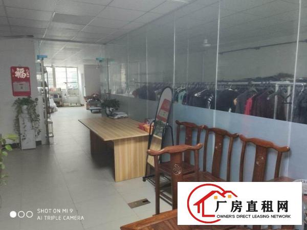  带装修的一楼带阁楼，还有楼上的一起出租
