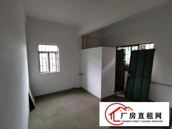  中型厂房，出入方便，独立楼梯