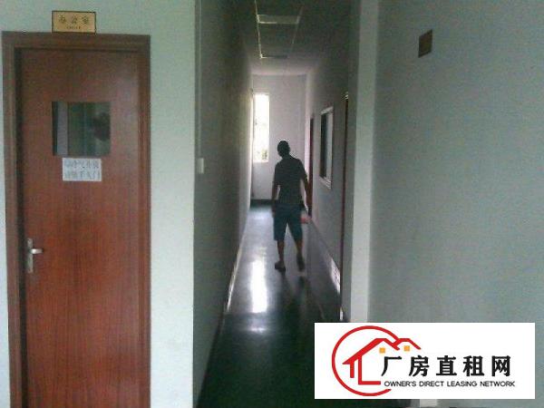  带豪华装修厂房招租）大朗镇中心新出楼上1350平