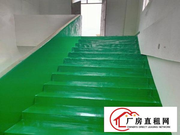  黄江镇紧靠于深圳独门独院厂房，厂房二层，宿舍三层。