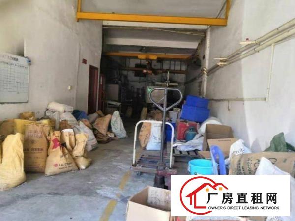  黄江袁屋围一楼300平方厂房出租，有现成行车，可办环评