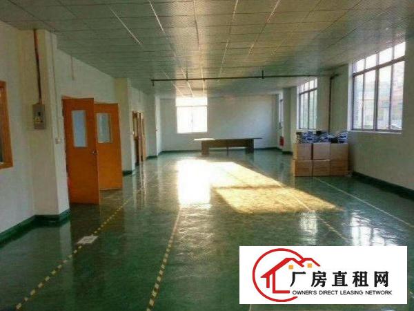  黄江长龙社区楼上400方厂房，带地坪漆装修，价格可谈！