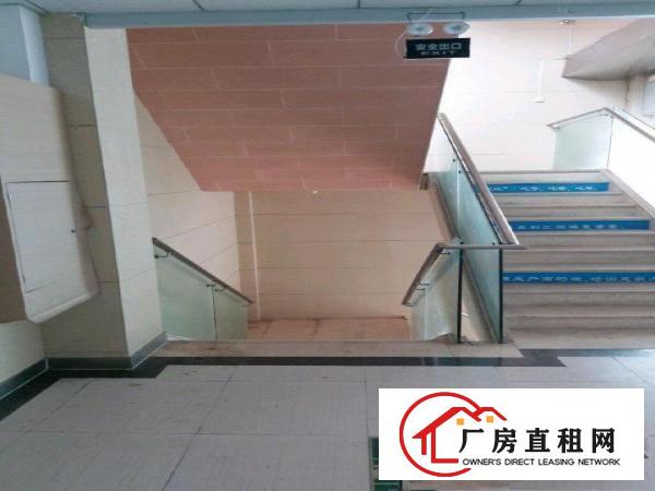  出租375平方精装修无尘车间，无公摊，深圳过来个红绿灯，
