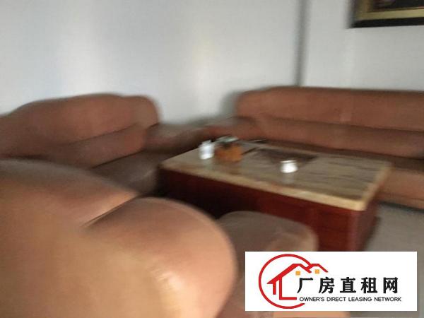  黄江板湖一楼800平带牛角位可分租